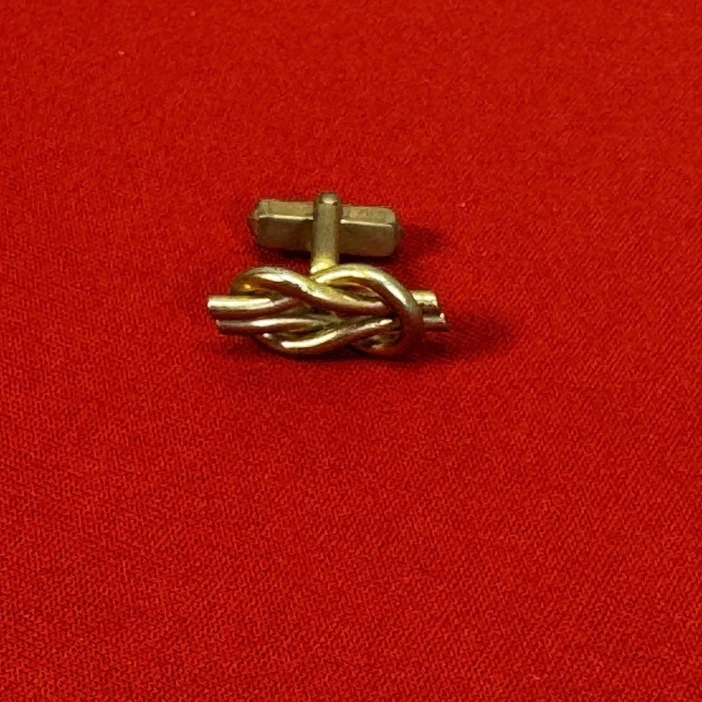 Single Vintage Anson Gold Tone Knotted Cuff Link‎